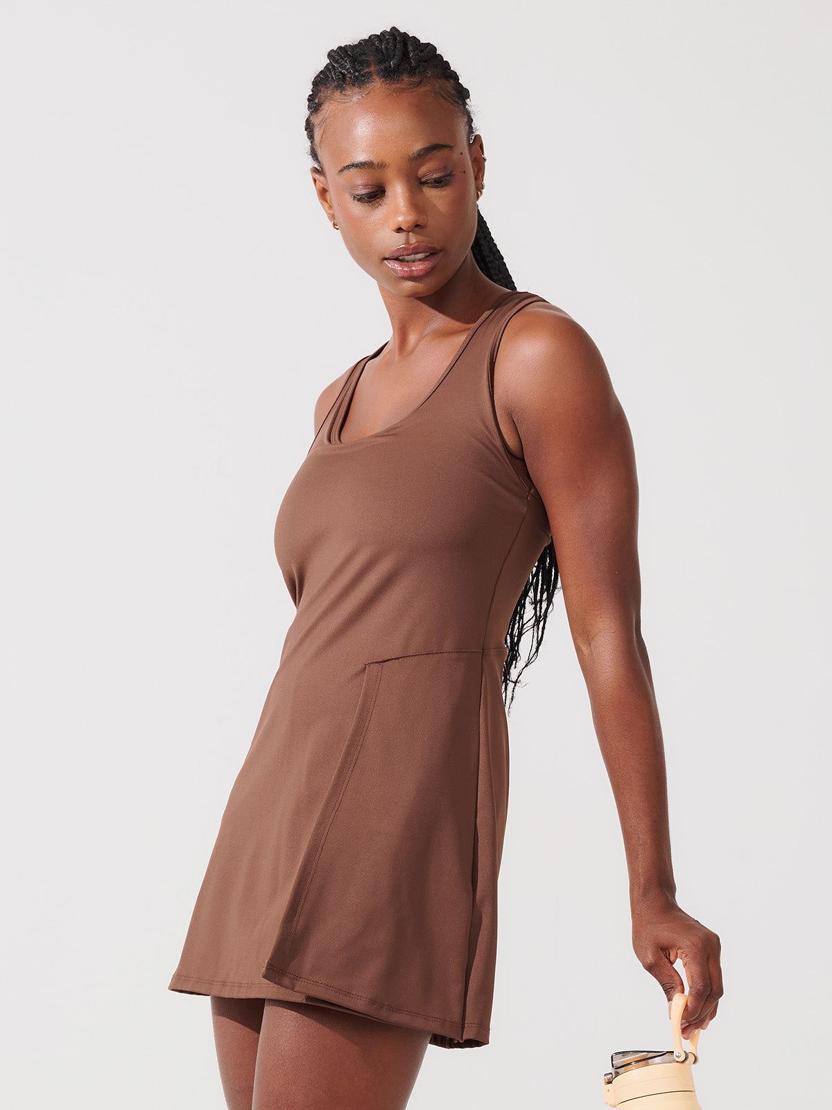 Vestido com Detalhe em Sobreposição e Shorts Interno Marrom Café