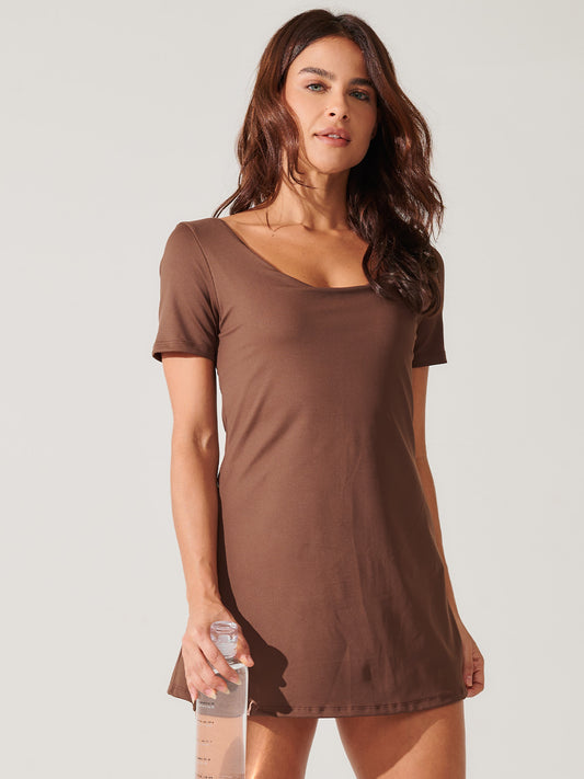 Vestido Fitness com Manga Curta e Shorts Marrom Café